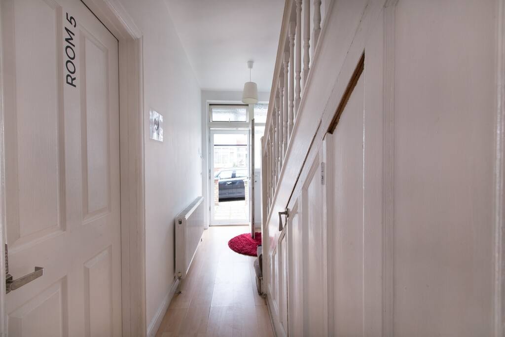 Tooting Bec Rooms by PrimeCityHosts R4 9 primecityhosts.com