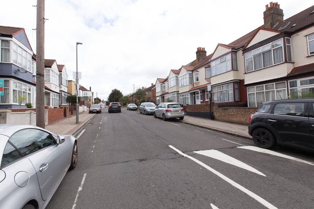 Tooting Bec Rooms by PrimeCityHosts R4 10 primecityhosts.com