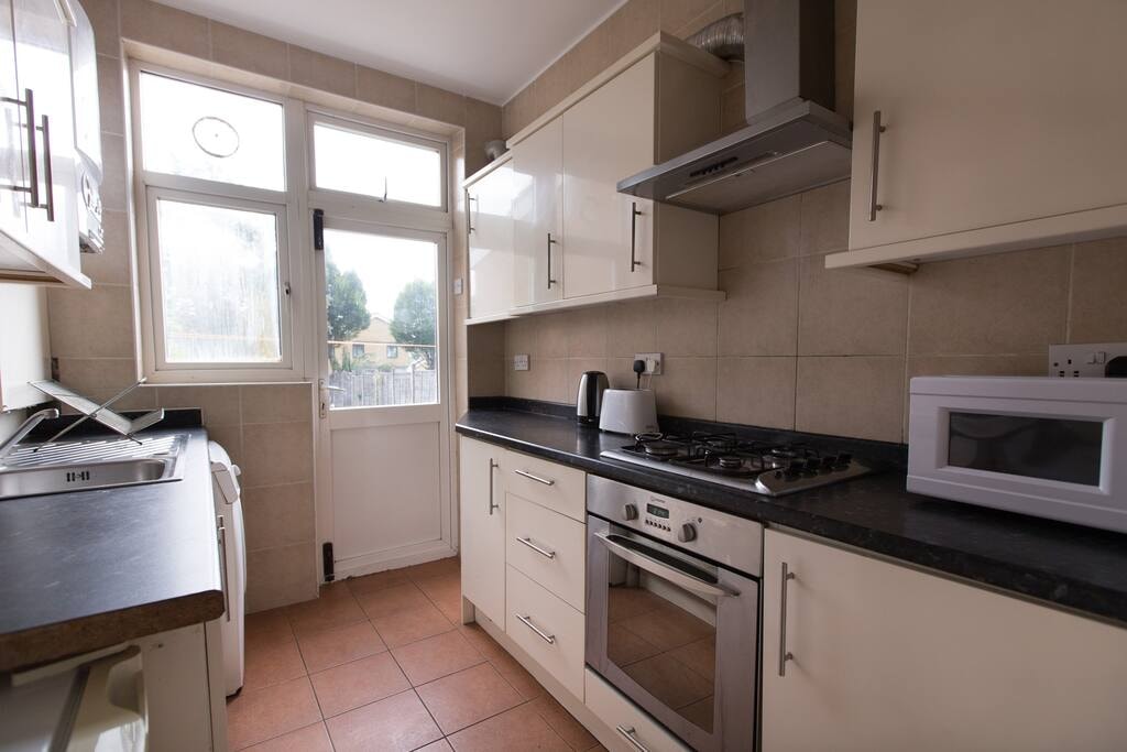 Tooting Bec Rooms by PrimeCityHosts R4 11 primecityhosts.com