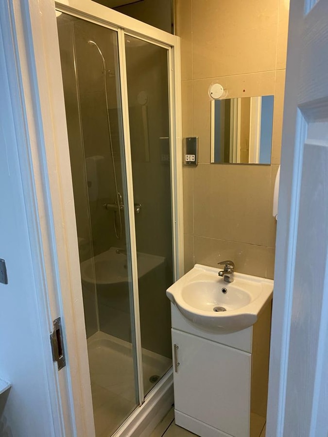 Tooting Rooms by PrimeCityHosts R3 8 primecityhosts.com