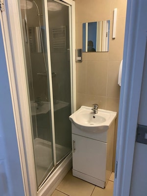 Tooting Rooms by PrimeCityHosts R4 10 primecityhosts.com