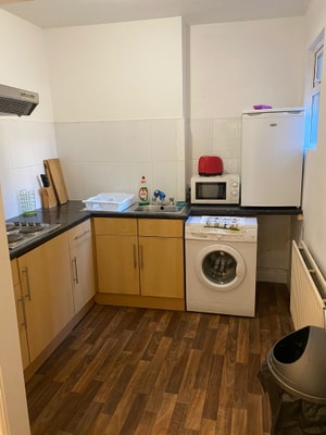 Tooting Broadway Studios by PrimeCityHosts S2 6 primecityhosts.com