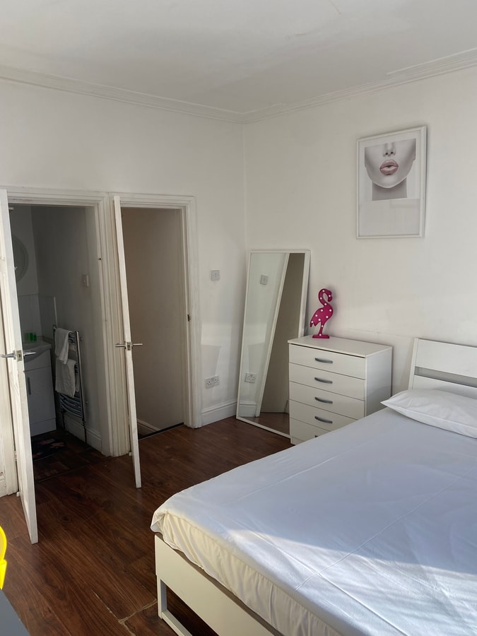 Tooting Broadway Studios by PrimeCityHosts S2 2 primecityhosts.com