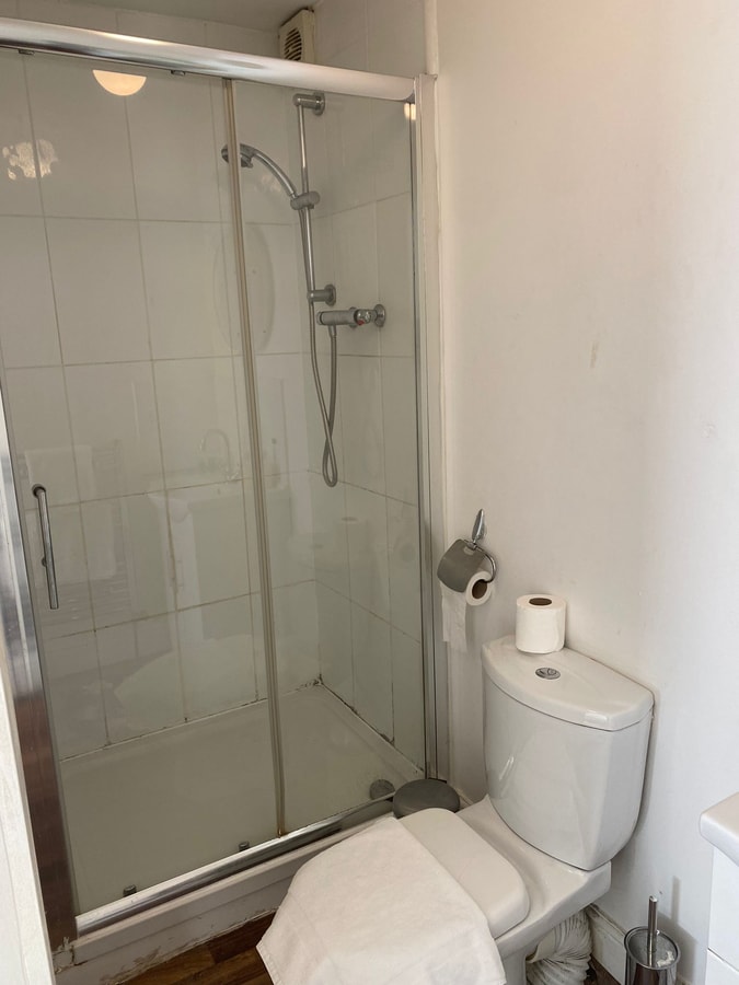 Tooting Broadway Studios by PrimeCityHosts S2 4 primecityhosts.com