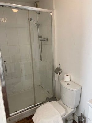 Tooting Broadway Studios by PrimeCityHosts S2 4 primecityhosts.com