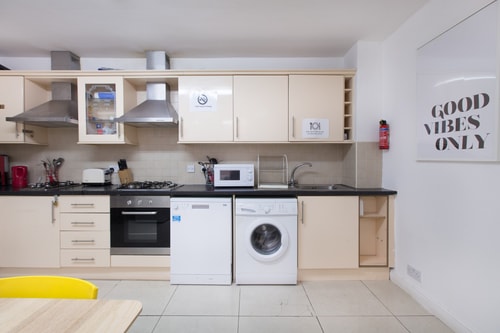 Tooting Broadway Rooms by PrimeCityHosts R9 6 primecityhosts.com