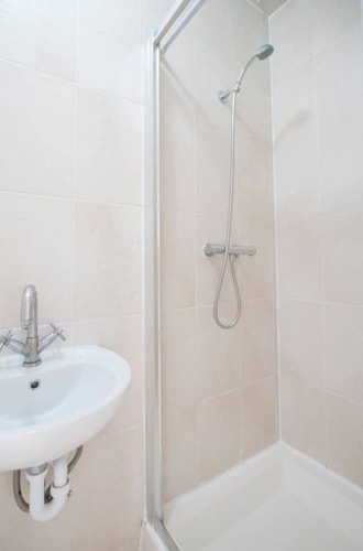 Tooting Broadway Rooms by PrimeCityHosts R6 1 primecityhosts.com