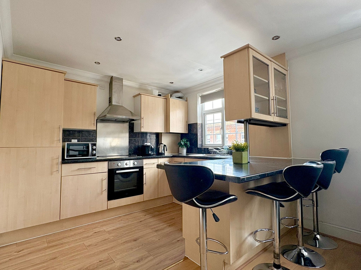Islington 2 bedroom Apartment by PrimeCityHosts 13 primecityhosts.com
