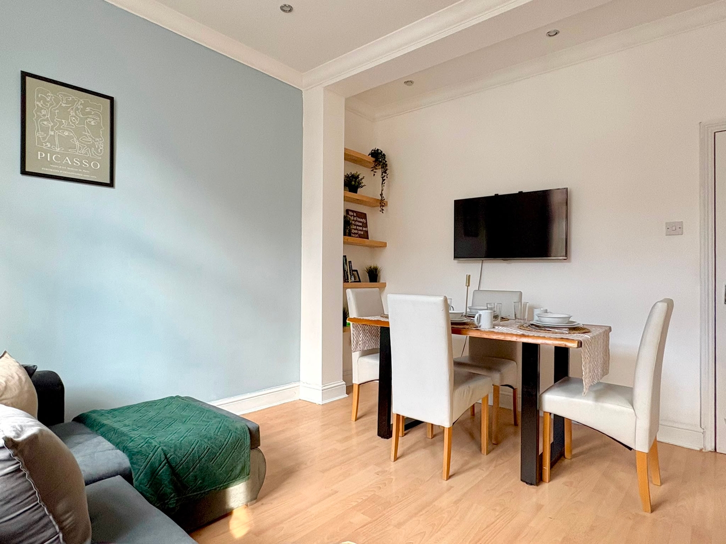 Islington 2 bedroom terrace Apartment by PrimeCityHosts 14 primecityhosts.com