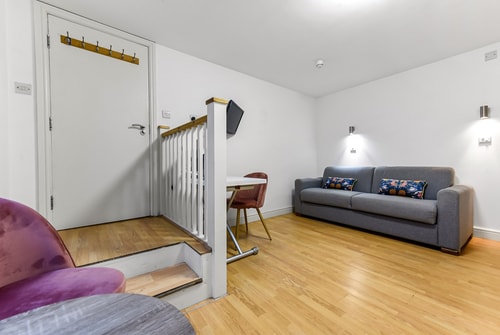 Office Studio by PrimeCityHosts 1 primecityhosts.com