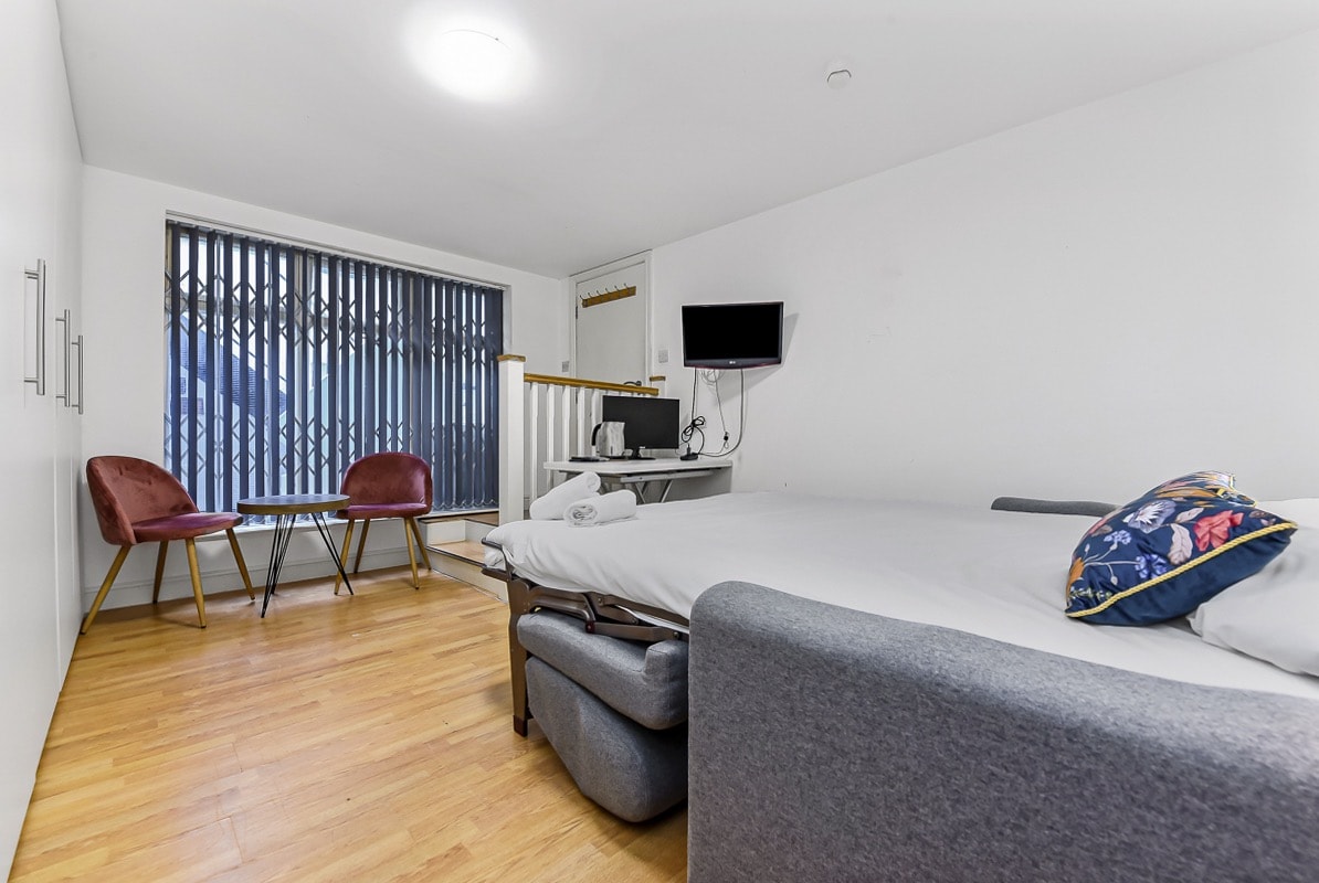 Office Studio by PrimeCityHosts 3 primecityhosts.com