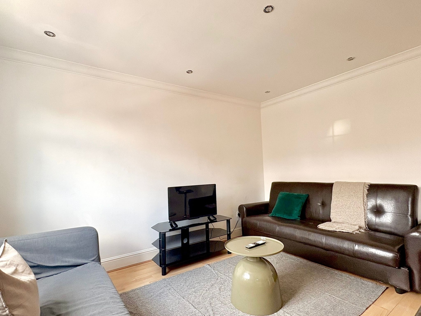 Islington 2 bedroom Apartment by PrimeCityHosts 15 primecityhosts.com