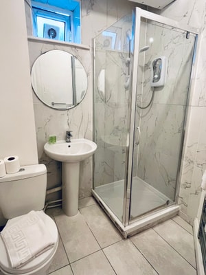 Hoxton Apartments by PrimeCityHosts FA 6 primecityhosts.com