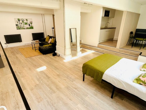 Shoreditch Studio by PrimeCityHosts F10 9 primecityhosts.com