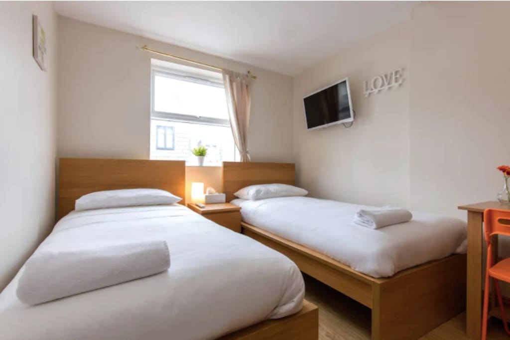 Portobello Rooms by PrimeCityHosts R1 5 primecityhosts.com