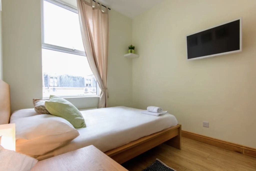 Portobello Rooms by PrimeCityHosts R2 2 primecityhosts.com