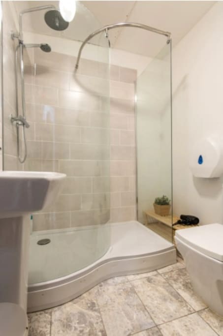 Portobello Rooms by PrimeCityHosts R3 4 primecityhosts.com