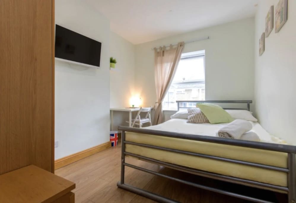 Portobello Rooms by PrimeCityHosts R6 1 primecityhosts.com