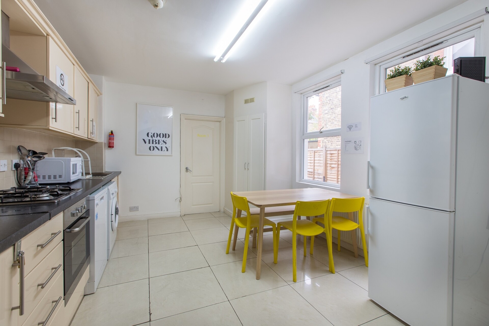 Tooting Broadway Rooms by PrimeCityHosts R6 2 primecityhosts.com