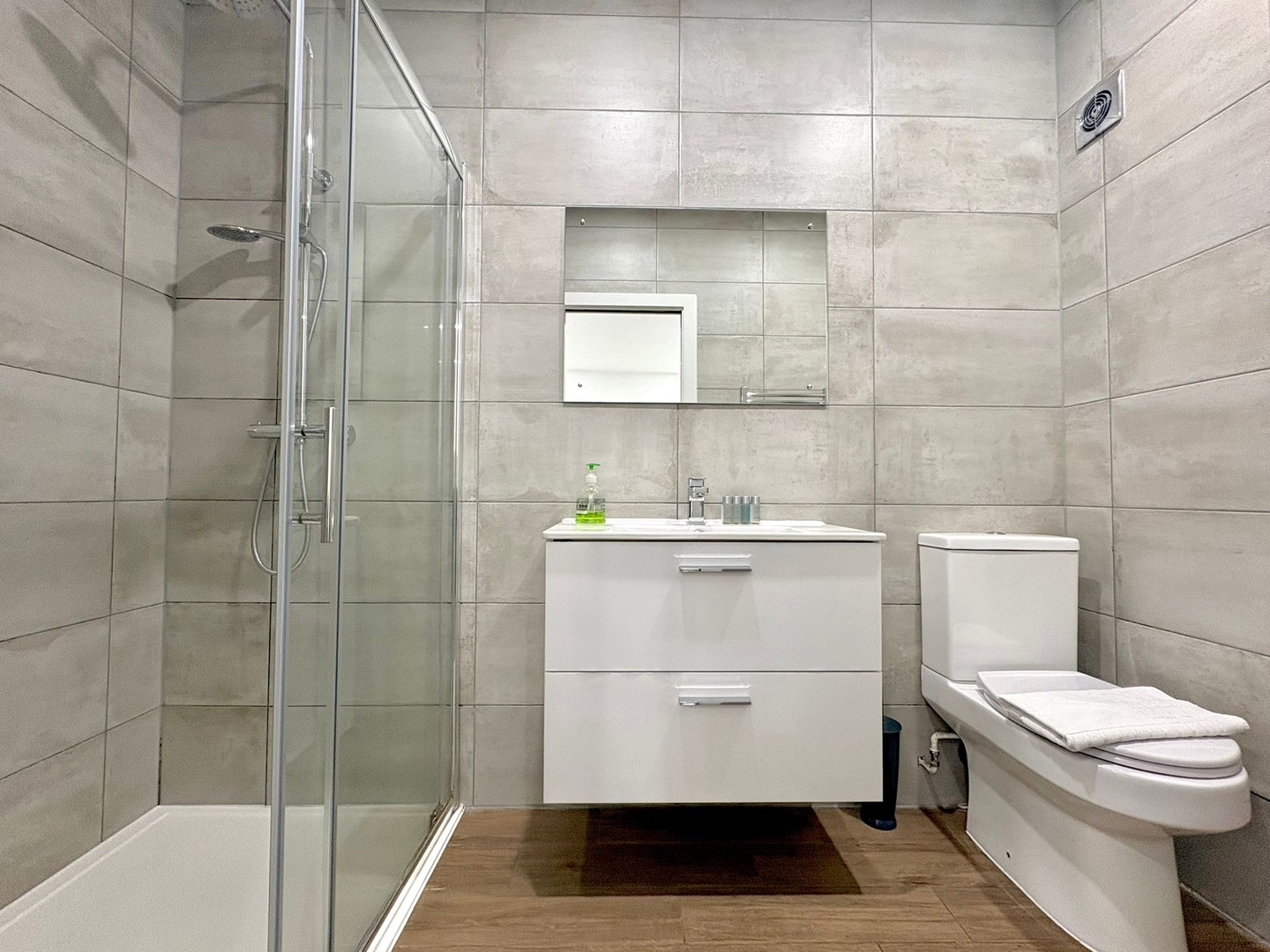 Charlotte Street Family Rooms by News Hotel B2 11 primecityhosts.com