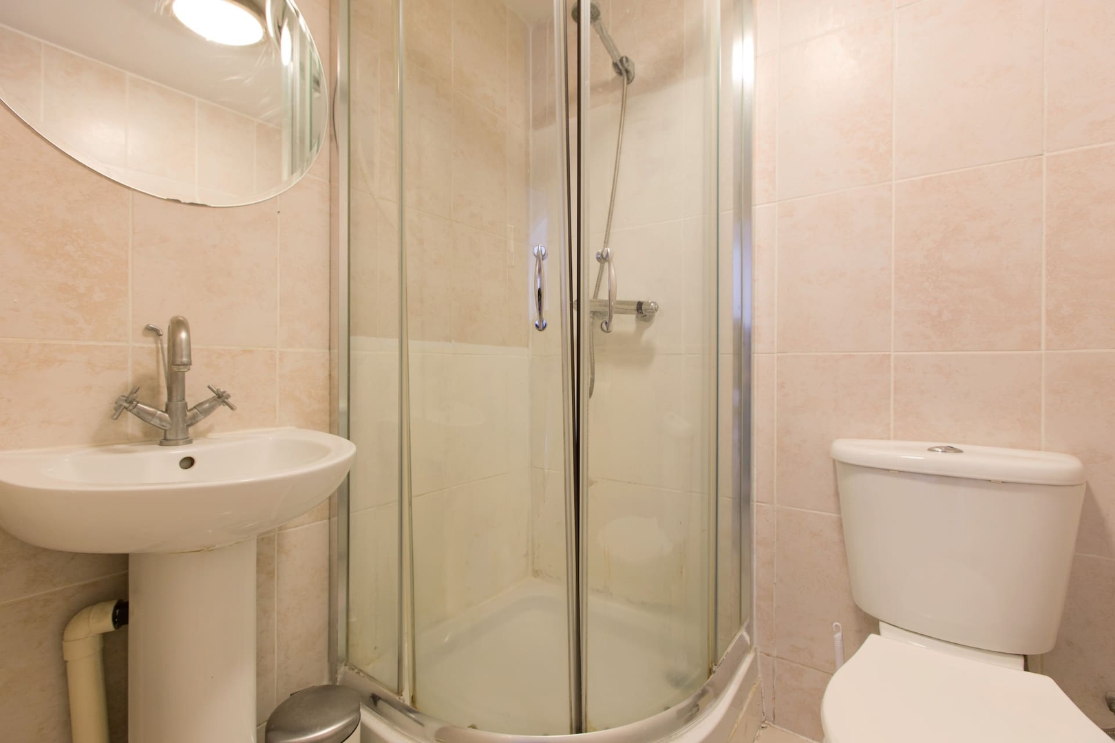 Tooting Broadway Rooms by PrimeCityHosts R6 3 primecityhosts.com