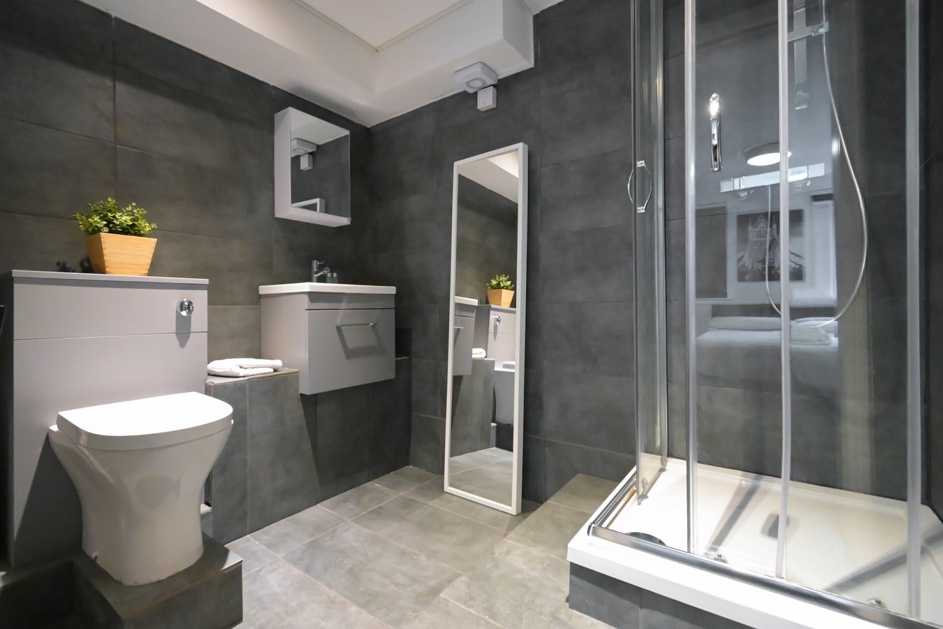 Charlotte Street Rooms by News Hotel R7B 5 primecityhosts.com