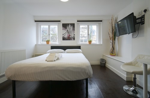 Charlotte Street Rooms by News Hotel R7B 1 primecityhosts.com