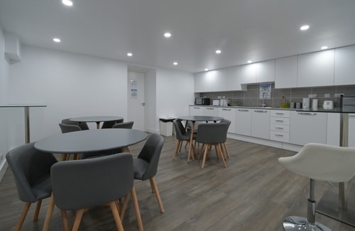 Charlotte Street Rooms by News Hotel R7B 8 primecityhosts.com