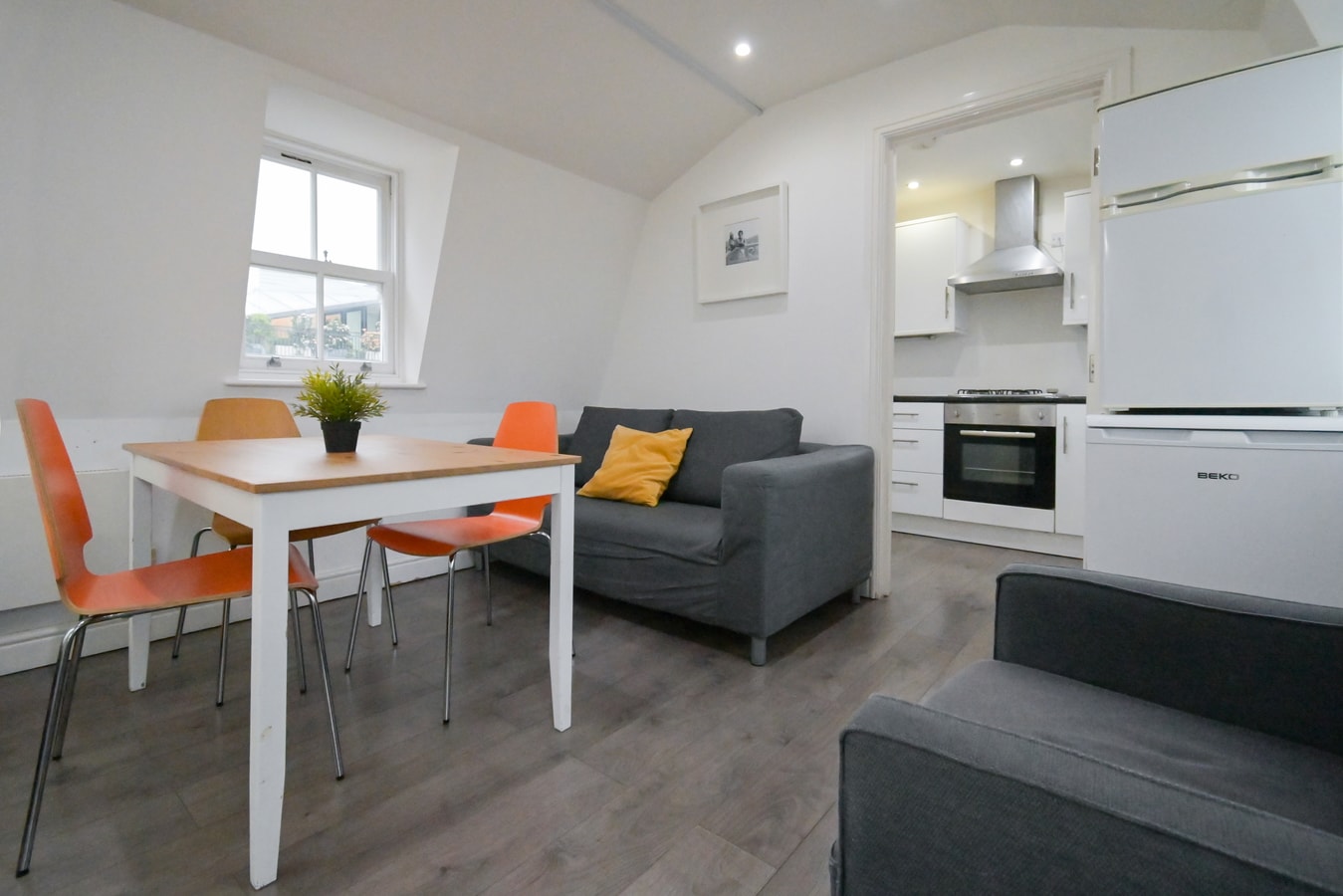 Tottenham Flats by PrimeCityHosts 3F 16 primecityhosts.com