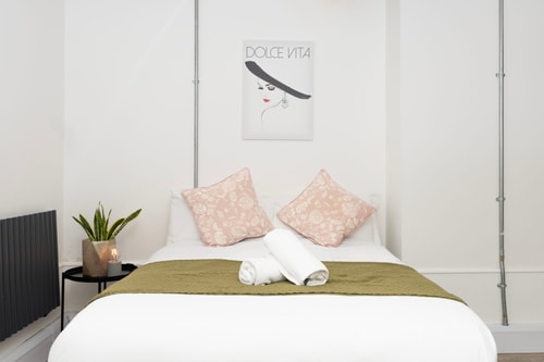 Shoreditch Studio by PrimeCityHosts F9 18 primecityhosts.com