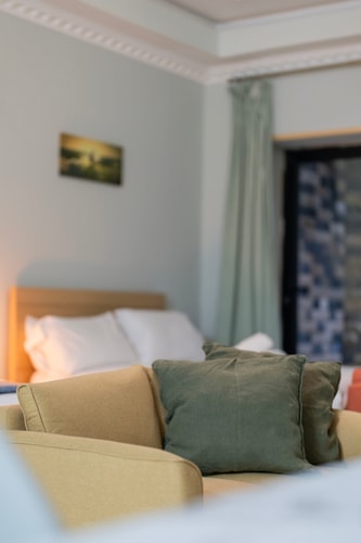 Finchley Road Studios by PrimeCityHosts - S3 15 primecityhosts.com