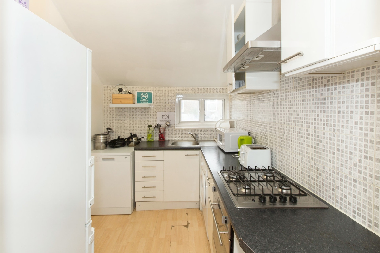 Tooting Broadway Rooms by PrimeCityHosts R6 6 primecityhosts.com