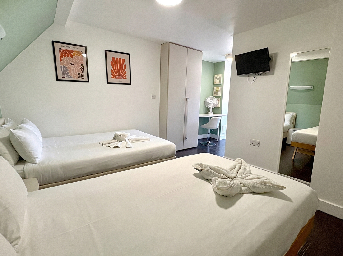 Charlotte Street Family Rooms by News Hotel R9 2 primecityhosts.com