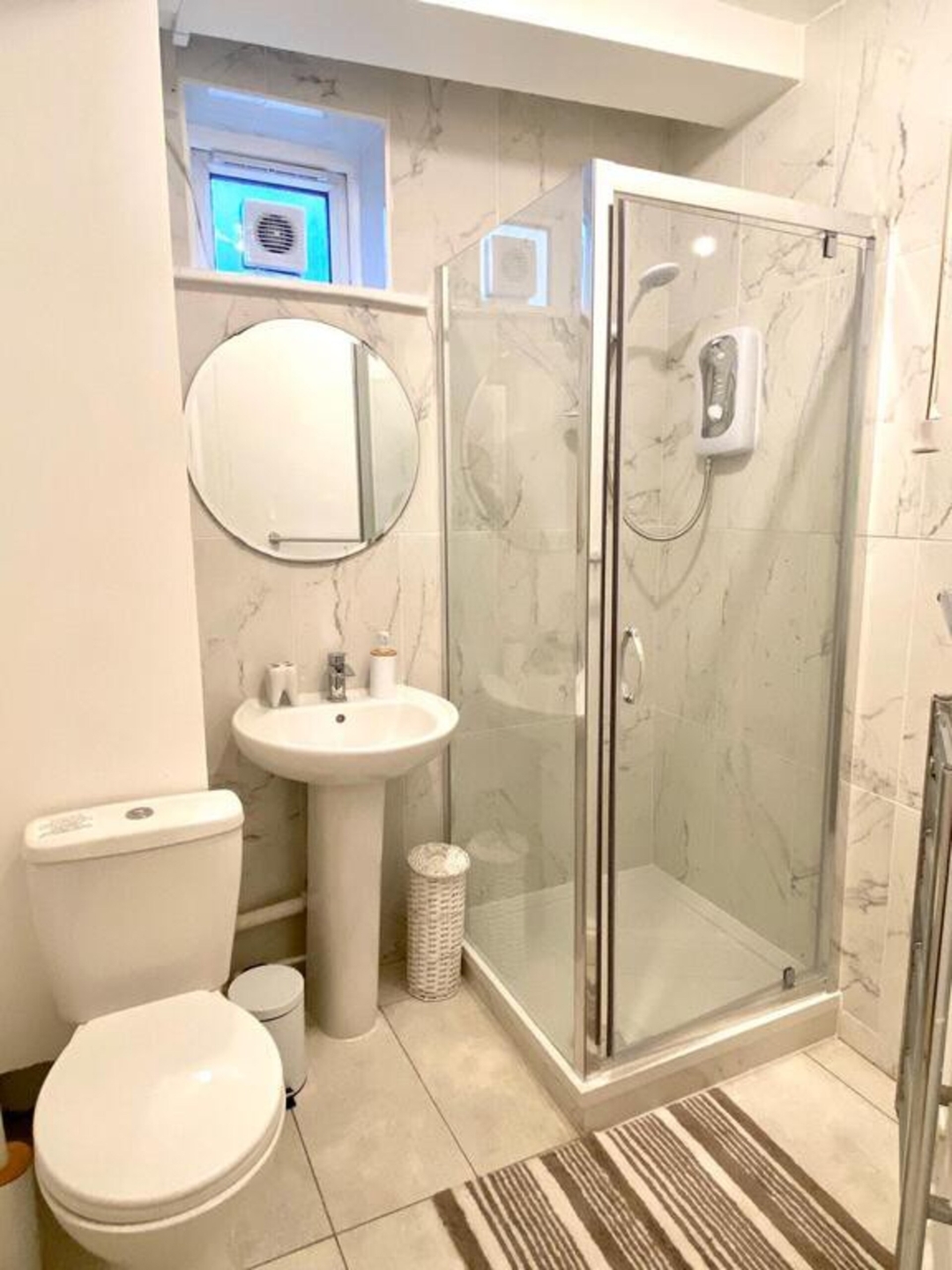 Hoxton Apartments by PrimeCityHosts FB 6 primecityhosts.com