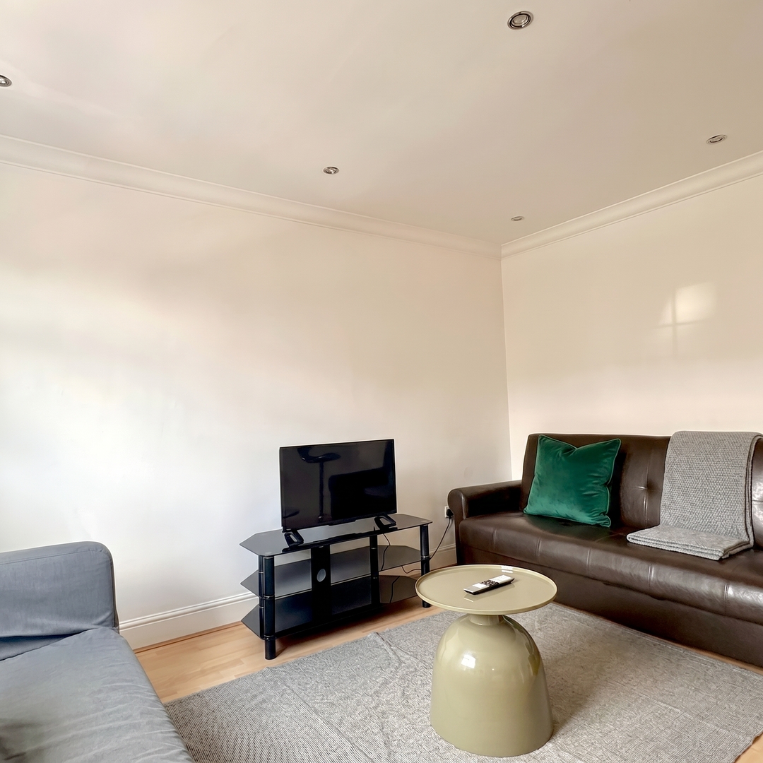 Islington 2 bedroom Apartment by PrimeCityHosts 19 primecityhosts.com