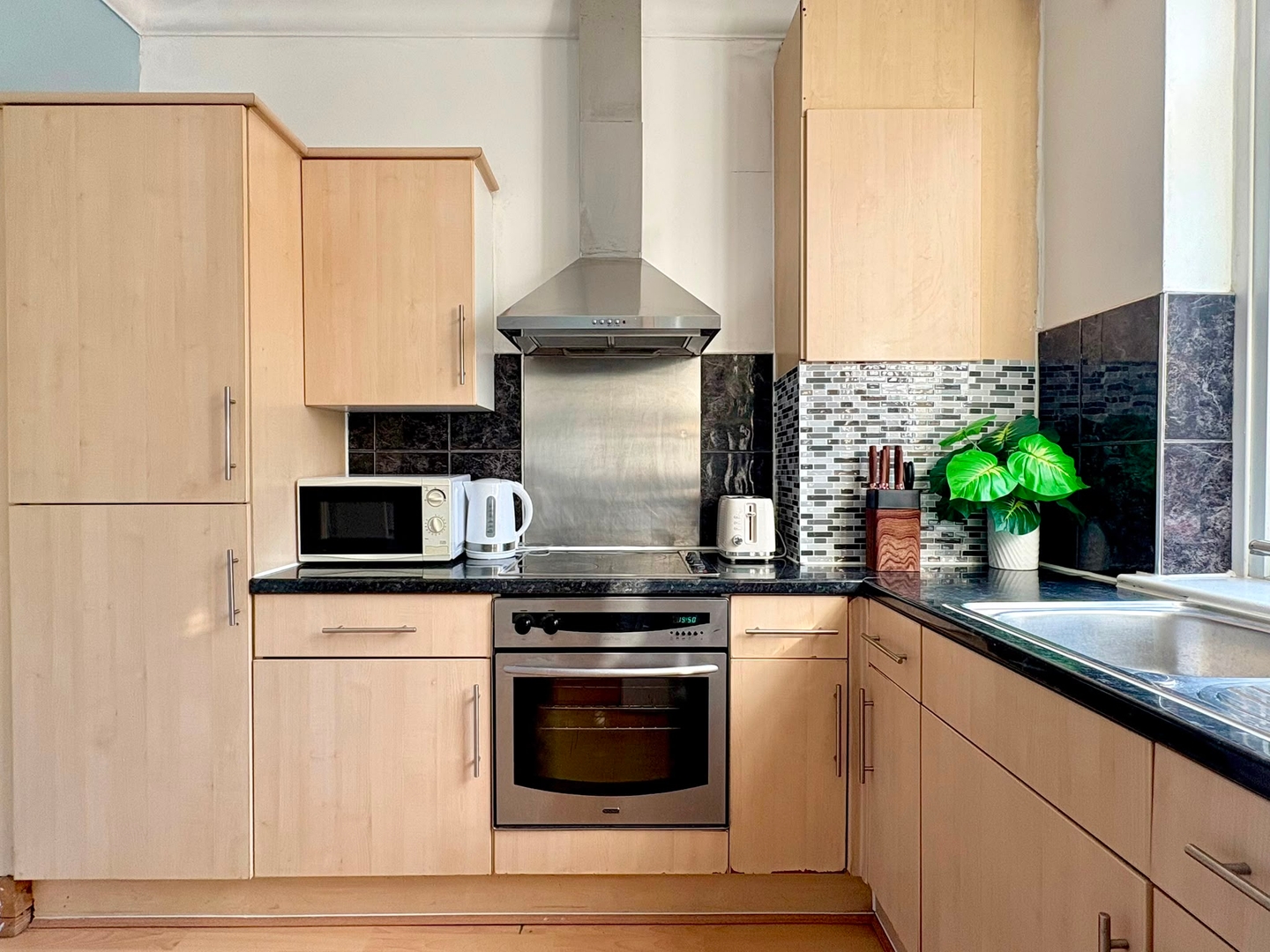 Islington 2 bedroom terrace Apartment by PrimeCityHosts 11 primecityhosts.com