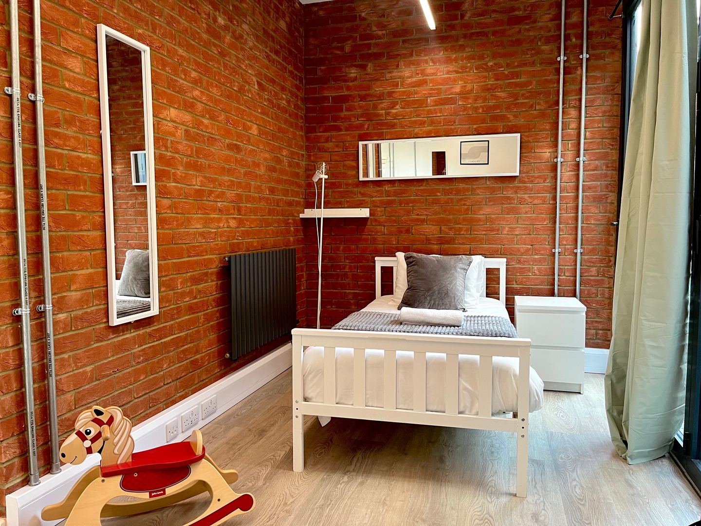 Shoreditch Studio by PrimeCityHosts F12 3 primecityhosts.com