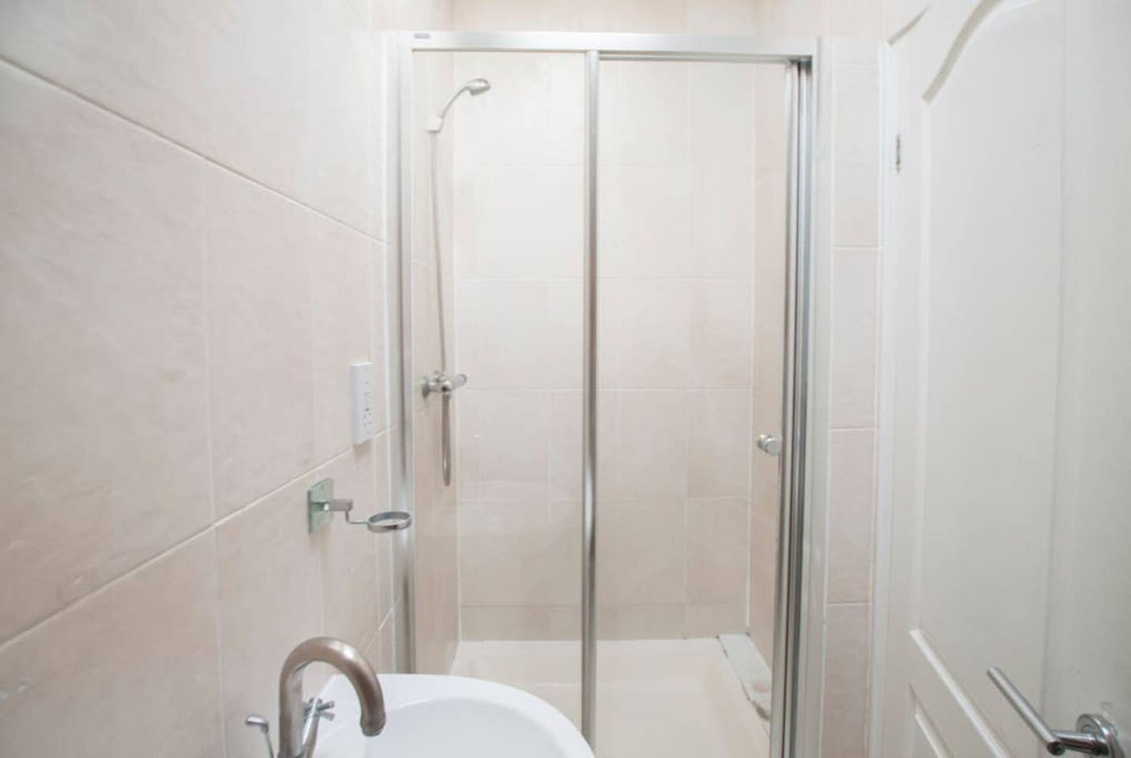 Tooting Broadway Rooms by PrimeCityHosts R5 10 primecityhosts.com