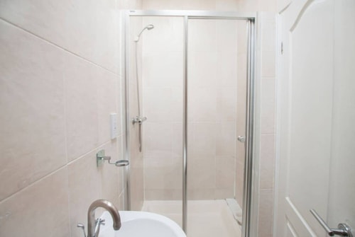 Tooting Broadway Rooms by PrimeCityHosts R5 10 primecityhosts.com