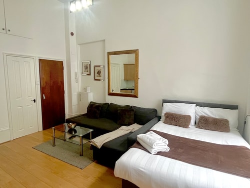 Paddington Studios by PrimeCityHosts SB 1 primecityhosts.com