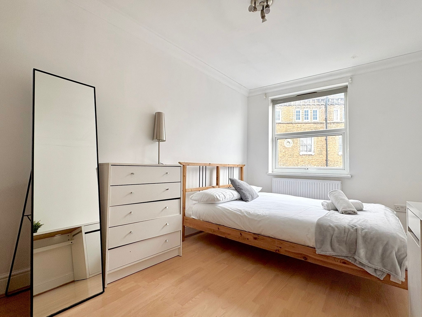 Islington 2 bedroom Apartment by PrimeCityHosts 22 primecityhosts.com
