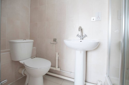 Tooting Broadway Rooms by PrimeCityHosts R8 2 primecityhosts.com