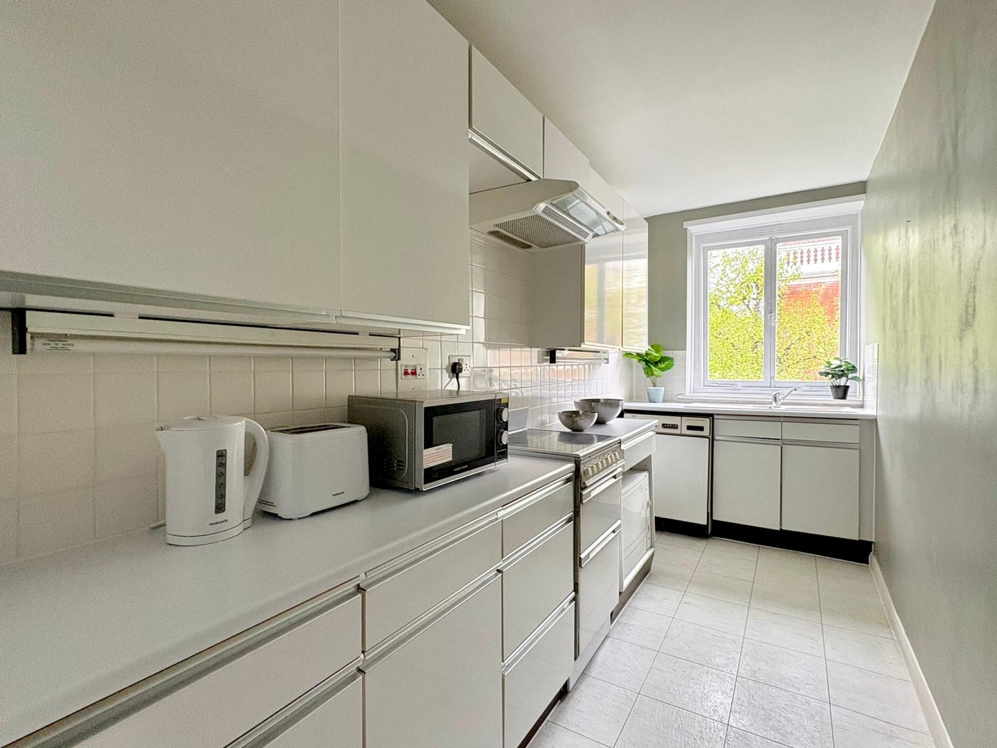 Earl's Court Apartment by PrimeCityHosts 19 primecityhosts.com