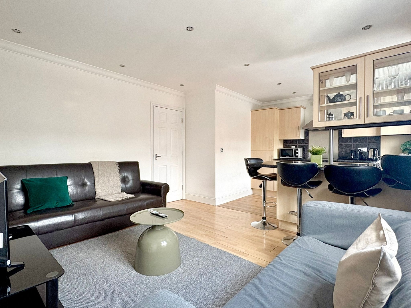 Islington 2 bedroom Apartment by PrimeCityHosts 2 primecityhosts.com