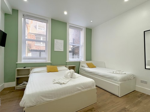 Charlotte Street Family Rooms by News Hotel B1 0 primecityhosts.com