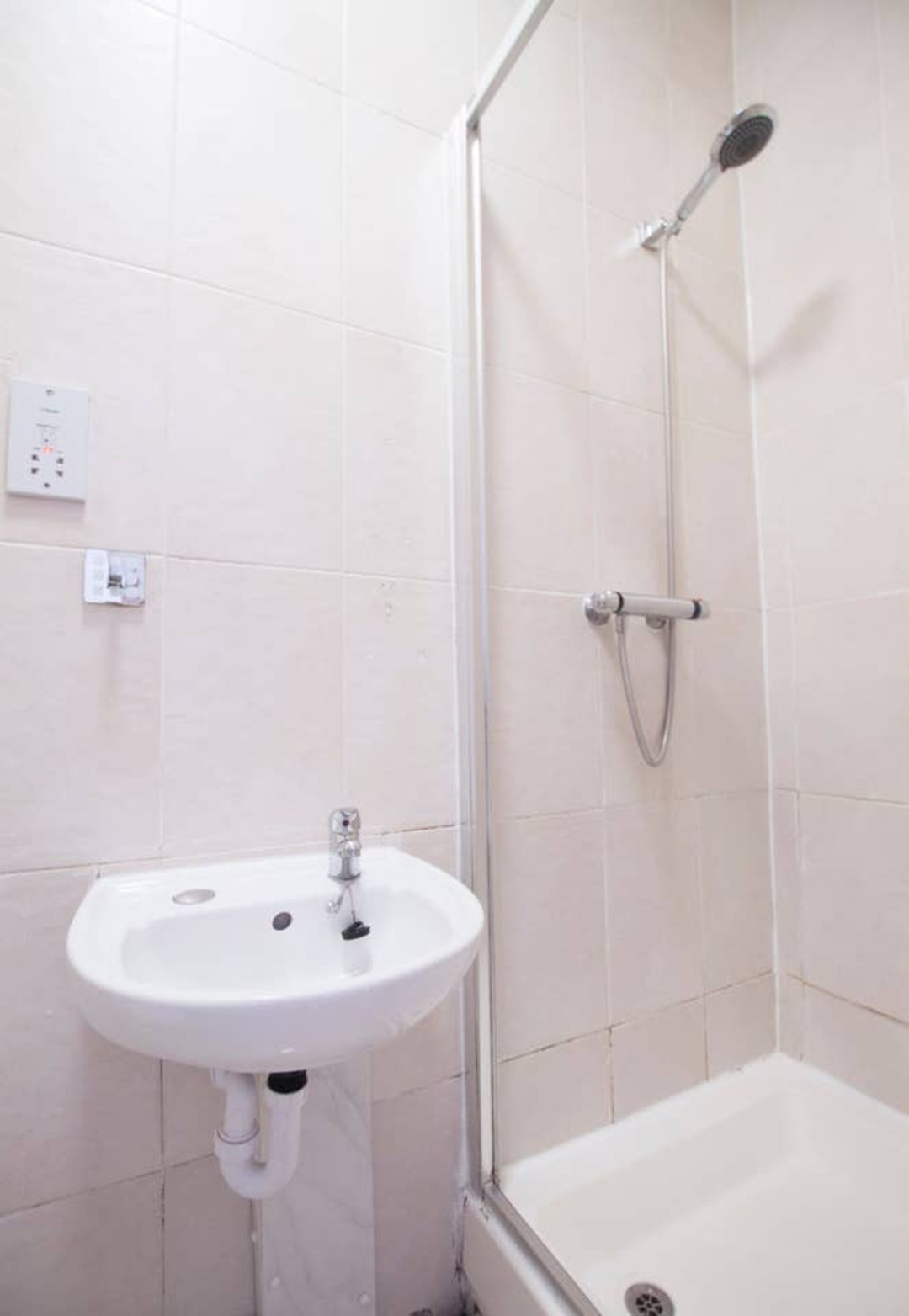 Tooting Broadway Rooms by PrimeCityHosts R3 9 primecityhosts.com