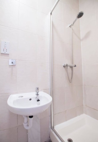 Tooting Broadway Rooms by PrimeCityHosts R3 9 primecityhosts.com