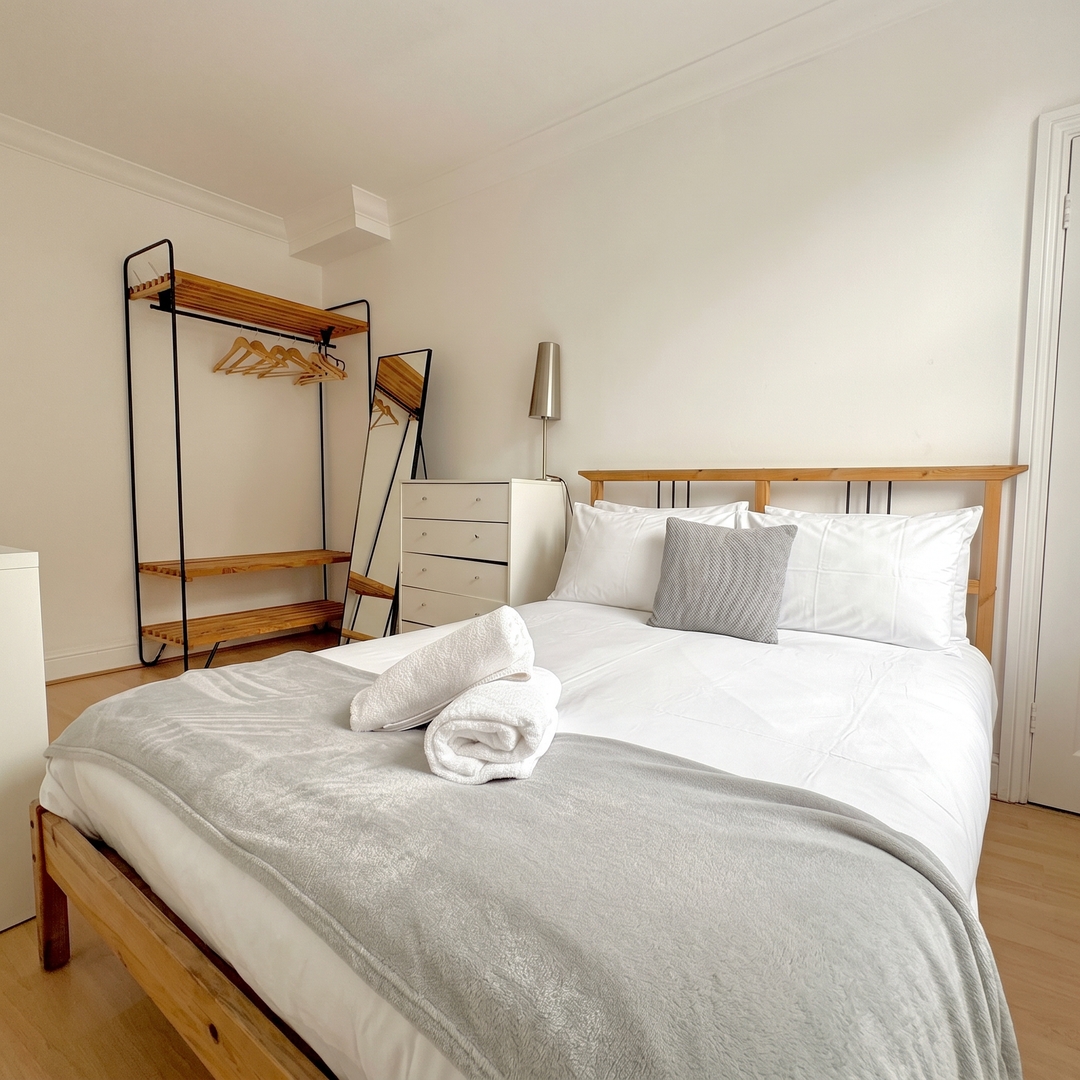 Islington 2 bedroom Apartment by PrimeCityHosts 10 primecityhosts.com