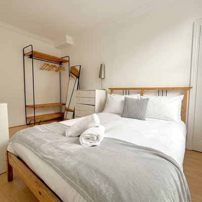 Islington 2 bedroom Apartment by PrimeCityHosts 10 primecityhosts.com