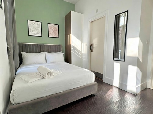 Charlotte Street Rooms by News Hotel R2 0 primecityhosts.com